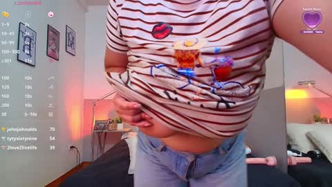 Snapshot of mommyissuess_ chatting on January 2025 04:54:01 AM Daphne  online show from January 2025 04:54:01 AM