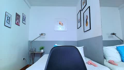 Snapshot of mommyissuess_ chatting on January 2025 11:15:02 PM Daphne  online show from January 2025 11:15:02 PM