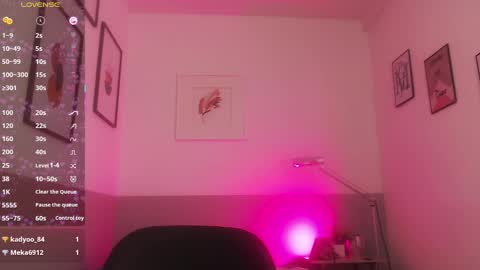 Snapshot of mommyissuess_ chatting on February 2025 11:15:01 PM Daphne  online show from February 2025 11:15:01 PM