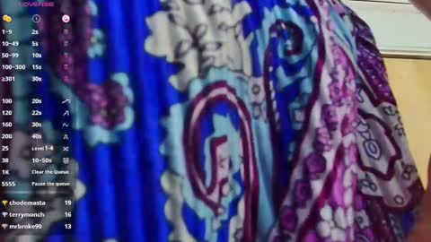 Snapshot of mommyissuess_ chatting on February 2025 12:58:01 AM Daphne  online show from February 2025 12:58:01 AM