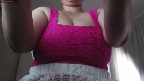 Snapshot of mommyissuess_ chatting on October 2025 12:14:02 PM Daphne  online show from October 2025 12:14:02 PM