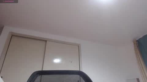 Snapshot of mommyissuess_ chatting on October 2025 10:48:02 AM Daphne  online show from October 2025 10:48:02 AM