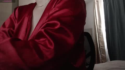 Snapshot of mommyissuess_ chatting on October 2025 10:22:02 PM Daphne  online show from October 2025 10:22:02 PM