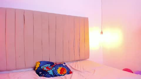 Snapshot of mon_cerrat chatting on December 2025 12:36:02 PM mon cerrat online show from December 2025 12:36:02 PM