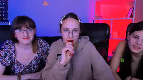 Mona  online show from November 2025 08:09:01 PM