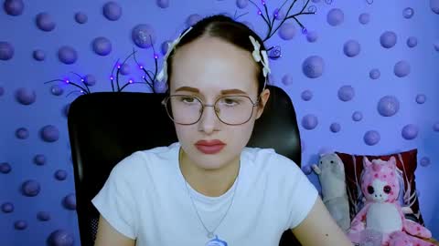 Snapshot of mona_cloud chatting on May 2026 07:53:02 PM Mona online show from May 2026 07:53:02 PM