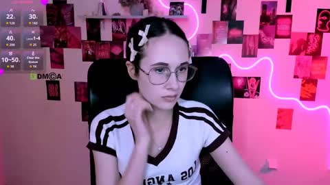 Snapshot of mona_cloud chatting on May 2026 06:57:01 PM Mona online show from May 2026 06:57:01 PM