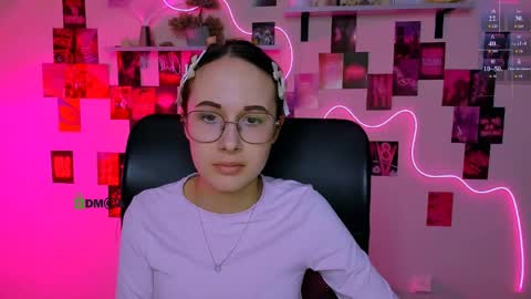 Snapshot of mona_cloud chatting on May 2026 07:20:02 PM Mona online show from May 2026 07:20:02 PM