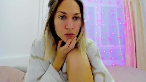 Mona online show from December 2024 08:18:02 PM