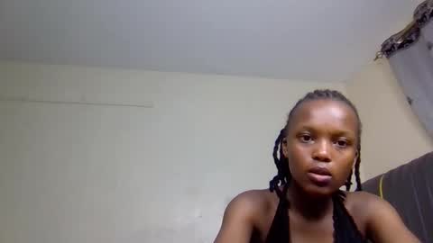 Snapshot of mona_luv1 chatting on September 2025 01:05:02 AM Mona online show from September 2025 01:05:02 AM