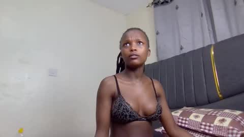 Snapshot of mona_luv1 chatting on September 2025 12:18:02 PM Mona online show from September 2025 12:18:02 PM