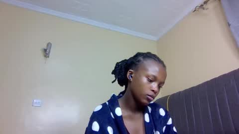 Snapshot of mona_luv1 chatting on October 2025 01:15:01 AM Mona online show from October 2025 01:15:01 AM