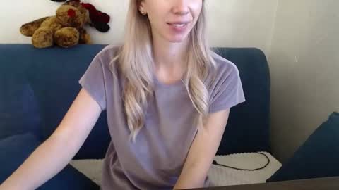 Snapshot of moni_chka chatting on October 2025 02:49:01 PM Moni online show from October 2025 02:49:01 PM