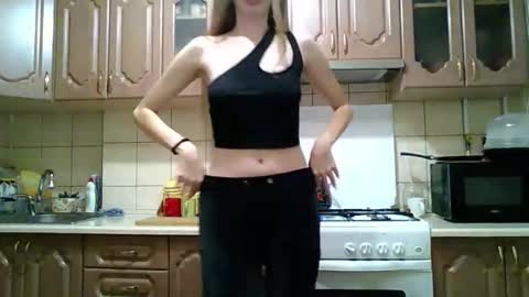 Snapshot of monica_tamayo chatting on October 2025 09:31:02 PM Monica online show from October 2025 09:31:02 PM