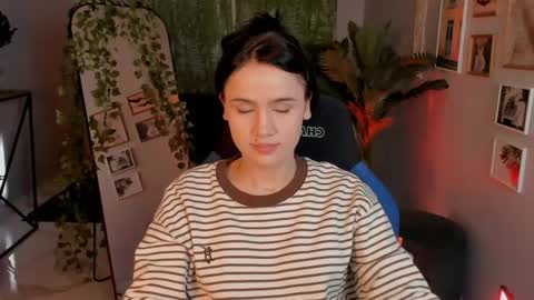 monica online show from April 2026 05:58:02 AM