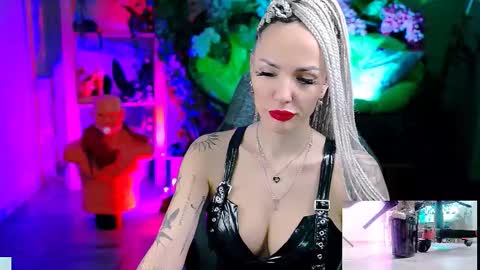 Monika online show from December 2025 10:42:01 AM