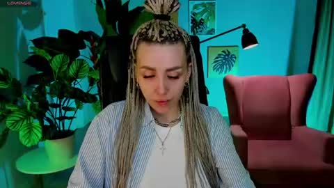 Snapshot of monicariley chatting on June 2026 09:02:01 AM monicariley online show from June 2026 09:02:01 AM