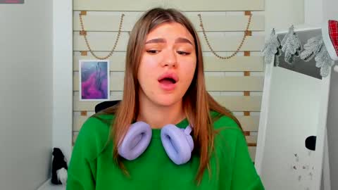 Monika online show from December 2024 01:54:01 PM