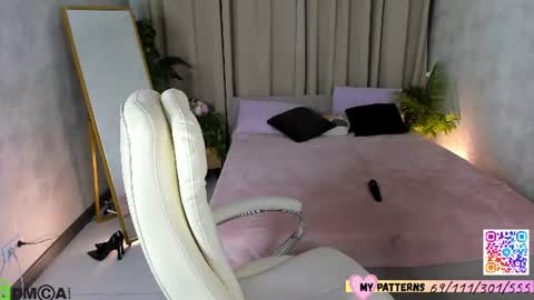 Snapshot of monikamartinez chatting on June 2026 04:02:01 AM MoniKa online show from June 2026 04:02:01 AM