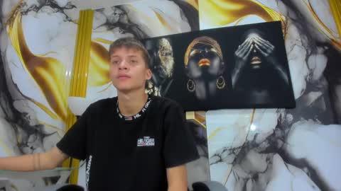 Snapshot of mono_blonde chatting on October 2025 06:47:02 PM mono_blonde online show from October 2025 06:47:02 PM