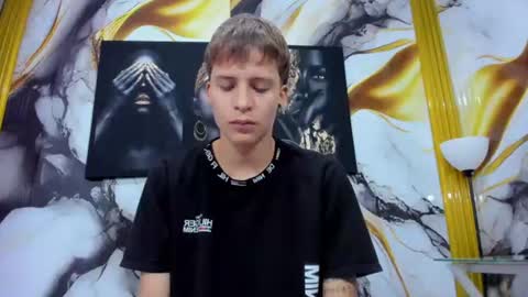 Snapshot of mono_blonde chatting on June 2026 11:21:02 AM mono_blonde online show from June 2026 11:21:02 AM