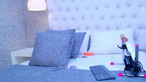 MonserratPeter online show from December 2025 10:19:01 PM