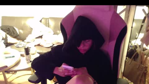 ELYSE A SIMPLE GIRL online show from December 2024 11:47:01 AM