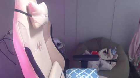 ELYSE A SIMPLE GIRL online show from January 2025 04:08:01 PM