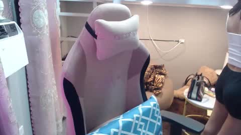 ELYSE A SIMPLE GIRL online show from September 2025 11:23:02 AM