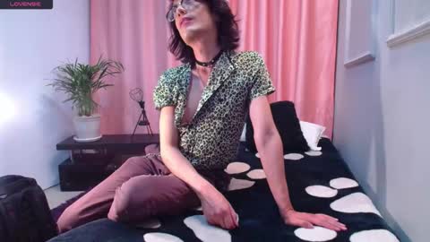 Linda Darling online show from December 2025 12:51:01 AM