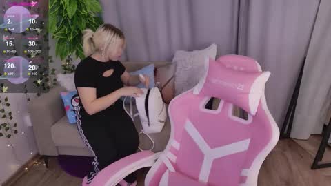 Moon  Bunny online show from September 2025 04:56:01 AM