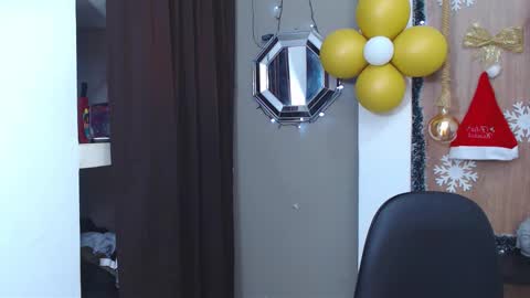 moon_and_fire_ online show from November 2025 04:25:02 AM