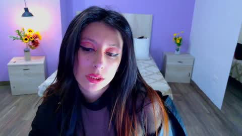 Snapshot of moon_blue222 chatting on January 2025 09:31:01 PM Tamara Bela your favorite lover from Colombia online show from January 2025 09:31:01 PM