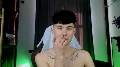 Snapshot of moon_gloww chatting on February 2026 06:20:02 AM moon_gloww online show from February 2026 06:20:02 AM