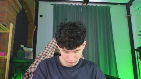 Snapshot of moon_gloww chatting on February 2026 08:57:02 AM moon_gloww online show from February 2026 08:57:02 AM