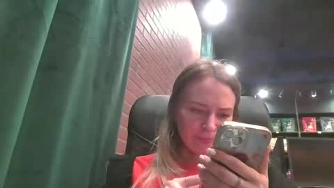 moon_light_girl online show from March 2025 06:12:01 PM
