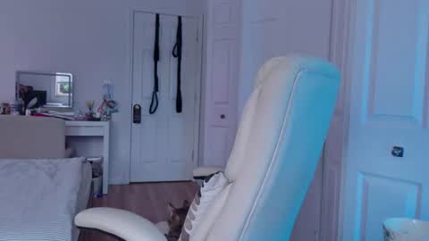 moon_light_girl online show from June 2026 12:09:02 PM