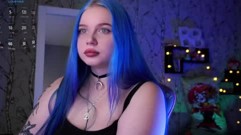 Snapshot of moon_valkyriie chatting on December 2024 10:22:01 AM Emilia online show from December 2024 10:22:01 AM