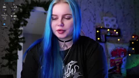 Snapshot of moon_valkyriie chatting on January 2025 04:12:01 PM Emilia online show from January 2025 04:12:01 PM