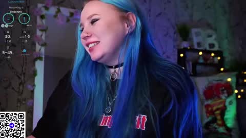 Snapshot of moon_valkyriie chatting on February 2025 11:44:02 AM Emilia online show from February 2025 11:44:02 AM