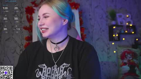 Snapshot of moon_valkyriie chatting on September 2025 12:21:02 AM Emilia online show from September 2025 12:21:02 AM