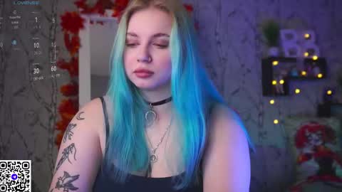 Snapshot of moon_valkyriie chatting on September 2025 10:04:02 AM Emilia online show from September 2025 10:04:02 AM