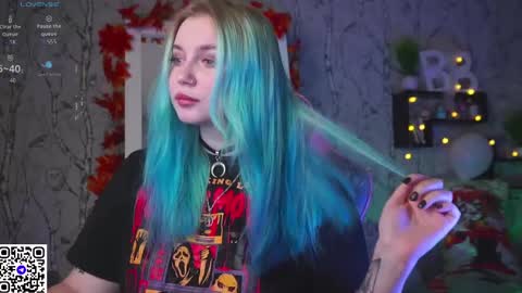 Snapshot of moon_valkyriie chatting on September 2025 09:09:02 AM Emilia online show from September 2025 09:09:02 AM