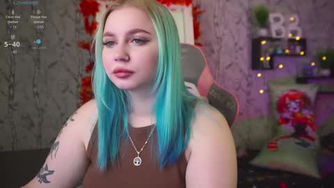 Snapshot of moon_valkyriie chatting on October 2025 09:59:02 AM Emilia online show from October 2025 09:59:02 AM