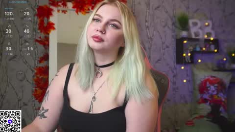 Snapshot of moon_valkyriie chatting on October 2025 09:31:01 AM Emilia online show from October 2025 09:31:01 AM