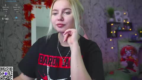 Snapshot of moon_valkyriie chatting on October 2025 11:22:01 AM Emilia online show from October 2025 11:22:01 AM