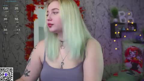 Snapshot of moon_valkyriie chatting on October 2025 08:35:01 AM Emilia online show from October 2025 08:35:01 AM