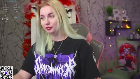 Snapshot of moon_valkyriie chatting on October 2025 09:04:01 AM Emilia online show from October 2025 09:04:01 AM