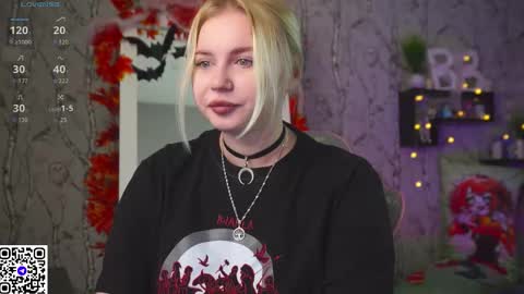 Snapshot of moon_valkyriie chatting on October 2025 11:33:02 AM Emilia online show from October 2025 11:33:02 AM