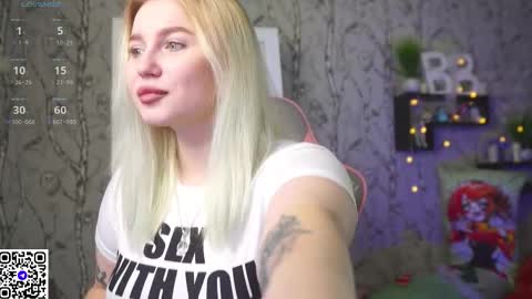 Snapshot of moon_valkyriie chatting on November 2025 08:08:02 AM Emilia online show from November 2025 08:08:02 AM